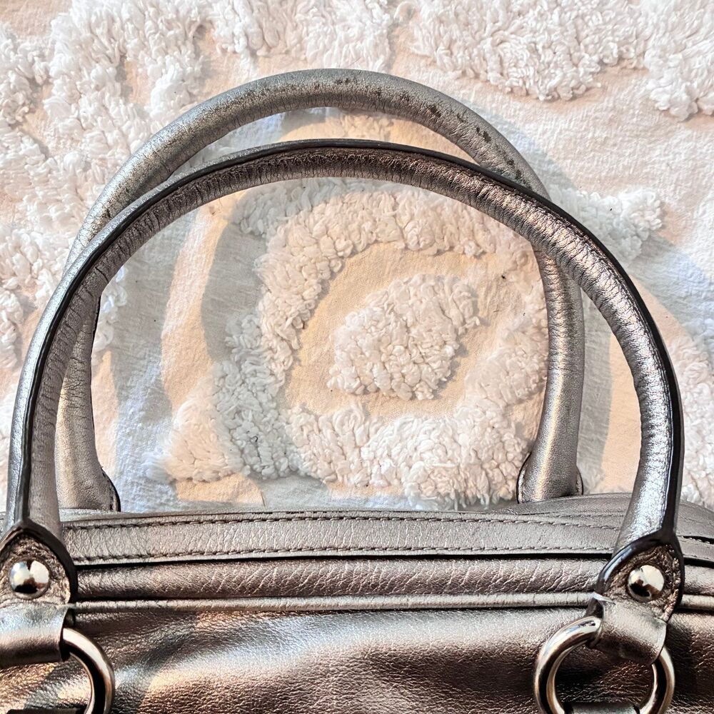 Coach Poppy Leather Pushlock Satchel Handbag Metallic Silver Pewter Bag Charm - Picture 9 of 11